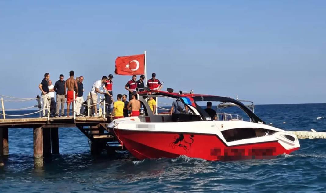 Paraşüt Teknesi Yüzen Turistin Üstünden Geçti 3